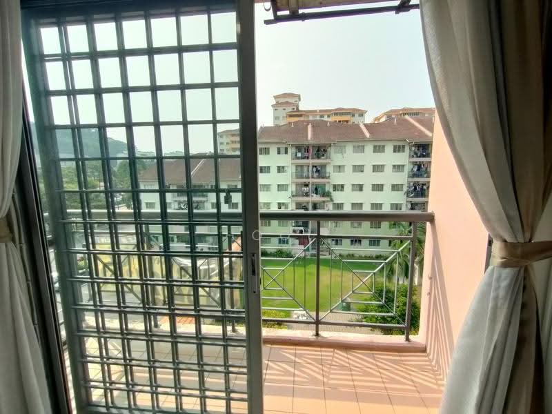 Pangsapuri untuk Dijual di Mas Kipark Damansara - Hooi Karlmen - Balcony - PropertyGuru.com.my