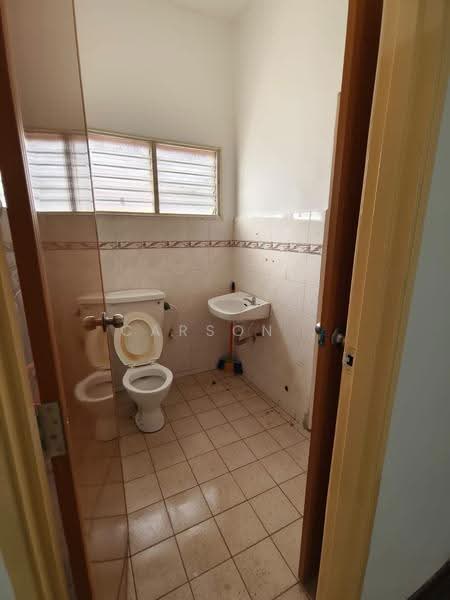 Rumah Teres 2-Tingkat untuk Dijual di Taman Puteri Wangsa (Ulu Tiram) - Carson . - Bathroom - PropertyGuru.com.my