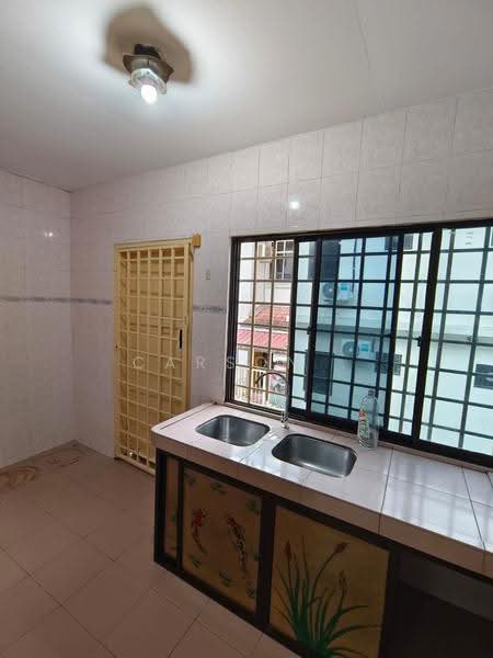 Rumah Teres 2-Tingkat untuk Dijual di Taman Puteri Wangsa (Ulu Tiram) - Carson . - Kitchen - PropertyGuru.com.my
