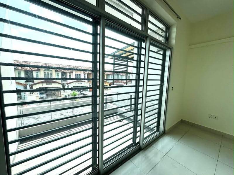 Rumah Kluster untuk Dijual di Taman Gaya (Ulu Tiram) - Karl Lim - View - PropertyGuru.com.my
