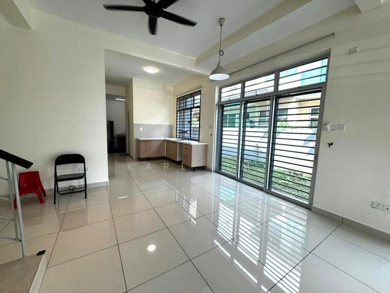 Rumah Kluster untuk Dijual di Taman Gaya (Ulu Tiram) - Karl Lim - Living Room - PropertyGuru.com.my