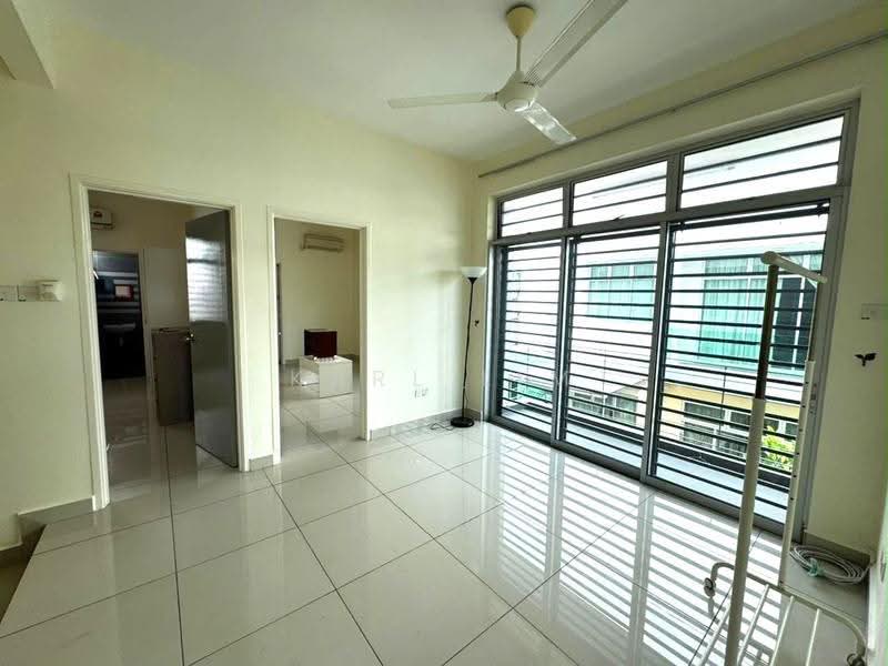 Rumah Kluster untuk Dijual di Taman Gaya (Ulu Tiram) - Karl Lim - Living Room - PropertyGuru.com.my