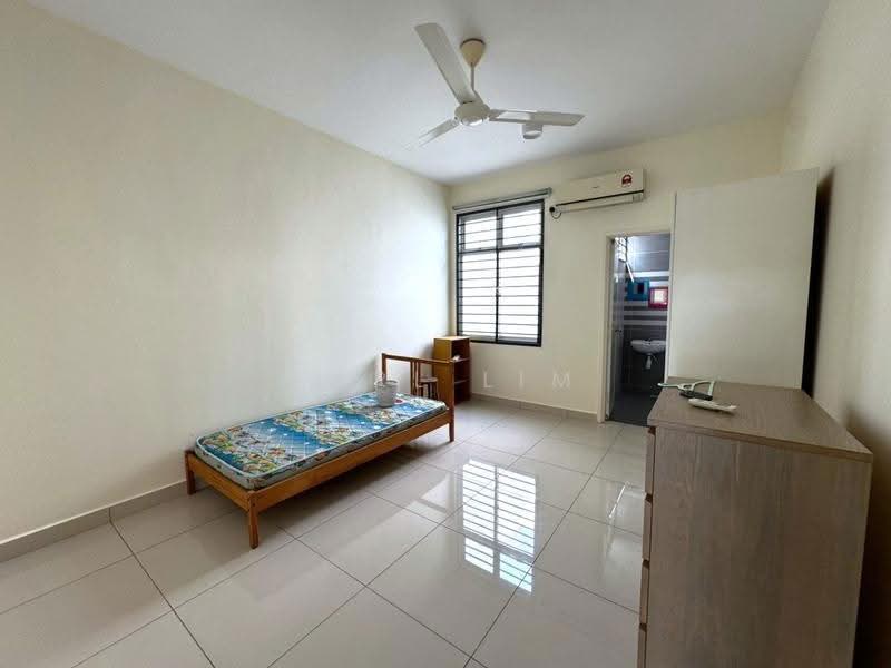 Rumah Kluster untuk Dijual di Taman Gaya (Ulu Tiram) - Karl Lim - Bedroom - PropertyGuru.com.my