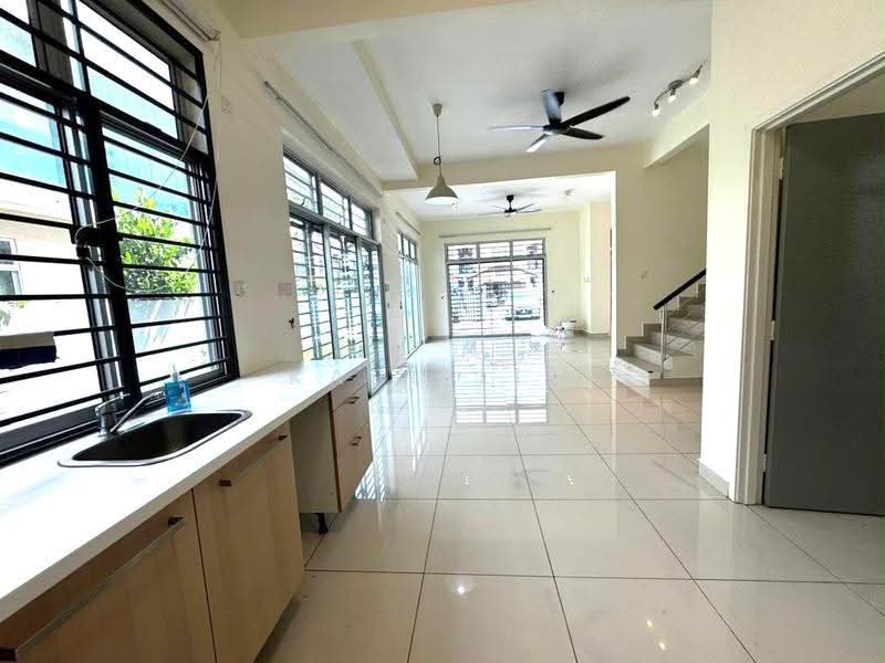 Rumah Kluster untuk Dijual di Taman Gaya (Ulu Tiram) - Karl Lim - Living Room - PropertyGuru.com.my