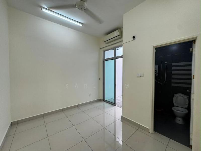 Rumah Kluster untuk Dijual di Taman Gaya (Ulu Tiram) - Karl Lim - Bathroom - PropertyGuru.com.my