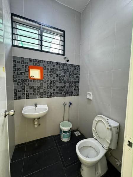 Rumah Kluster untuk Dijual di Taman Gaya (Ulu Tiram) - Karl Lim - Bathroom - PropertyGuru.com.my