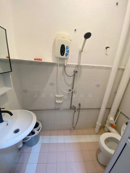 Pangsapuri untuk Disewa di Taman Medan Penaga - Jane Ang - Bathroom - PropertyGuru.com.my
