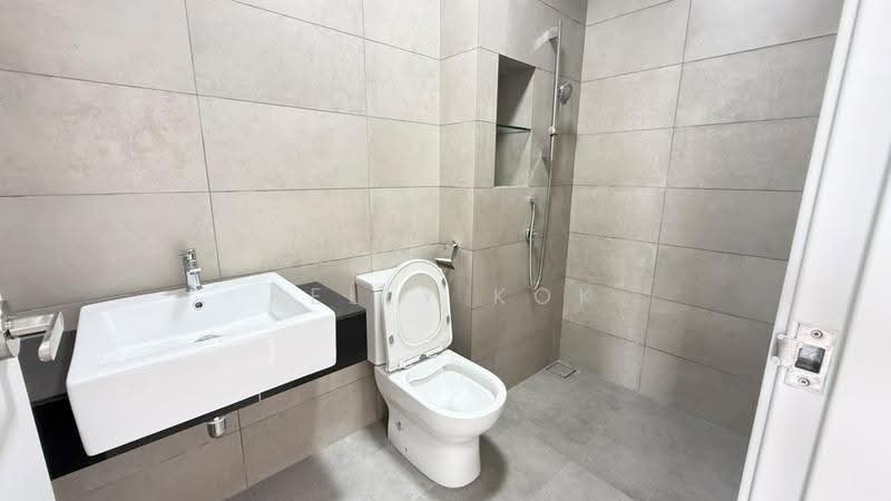 2-storey Terraced House for Rent in Tamansari (Rawang) - Kelly Kok - Bathroom - PropertyGuru.com.my