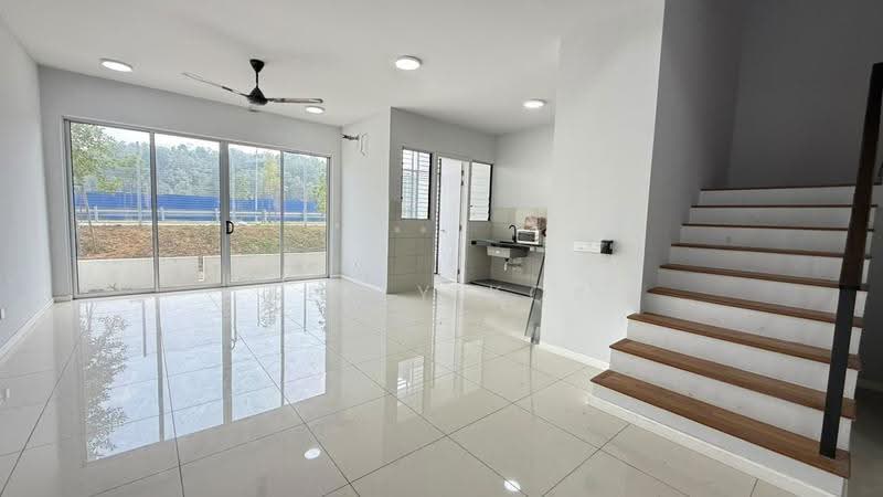 2-storey Terraced House for Rent in Tamansari (Rawang) - Kelly Kok - Living Room - PropertyGuru.com.my