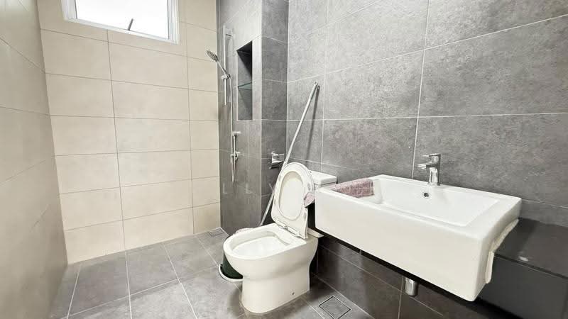 2-storey Terraced House for Rent in Tamansari (Rawang) - Kelly Kok - Bathroom - PropertyGuru.com.my