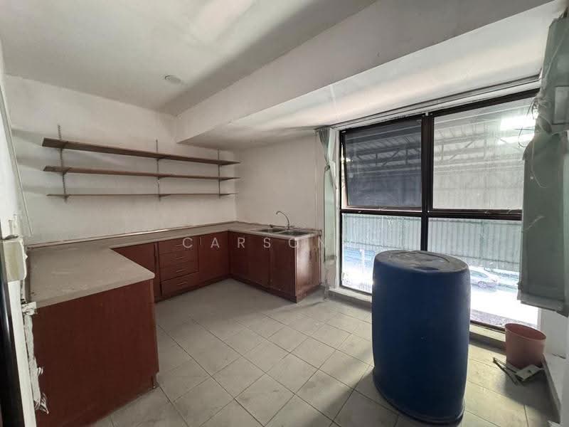 Semi-D Factory for Rent in Taman Perindustrian Cemerlang (Ulu Tiram) - Carson . - Kitchen - PropertyGuru.com.my