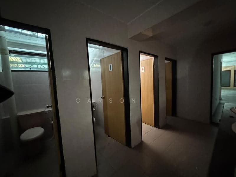 Semi-D Factory for Rent in Taman Perindustrian Cemerlang (Ulu Tiram) - Carson . - Bathroom - PropertyGuru.com.my
