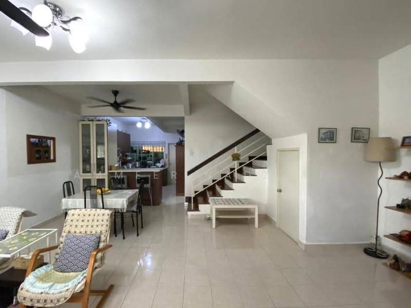 Rumah Teres 2-Tingkat untuk Dijual di Balakong (Cheras) - Ammeer Nadzrai - Living Room - PropertyGuru.com.my