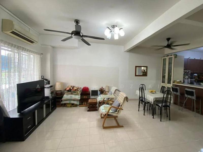 Rumah Teres 2-Tingkat untuk Dijual di Balakong (Cheras) - Ammeer Nadzrai - Living Room - PropertyGuru.com.my