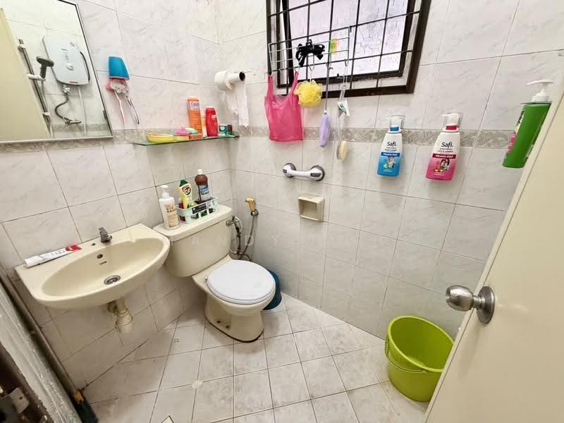 1-storey Terraced House for Sale in Taman Daya (Johor Bahru) - Mandy Goh Siew Li - Bathroom - PropertyGuru.com.my