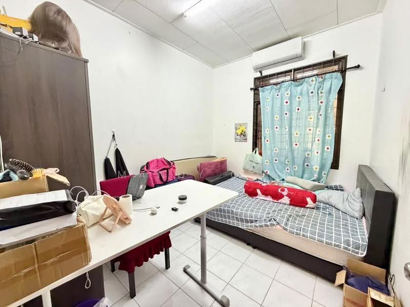 1-storey Terraced House for Sale in Taman Daya (Johor Bahru) - Mandy Goh Siew Li - Bedroom - PropertyGuru.com.my