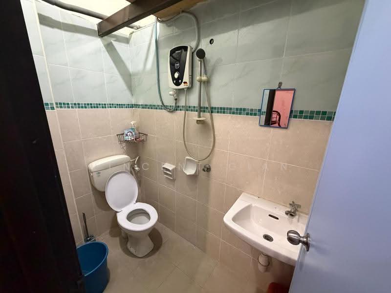 Rumah Flat untuk Dijual di Taman Ehsan Jaya - Vincent Gian - Bathroom - PropertyGuru.com.my