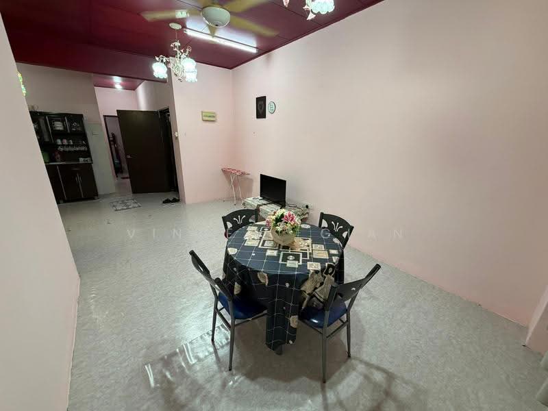 Rumah Flat untuk Dijual di Taman Ehsan Jaya - Vincent Gian - Living Room - PropertyGuru.com.my