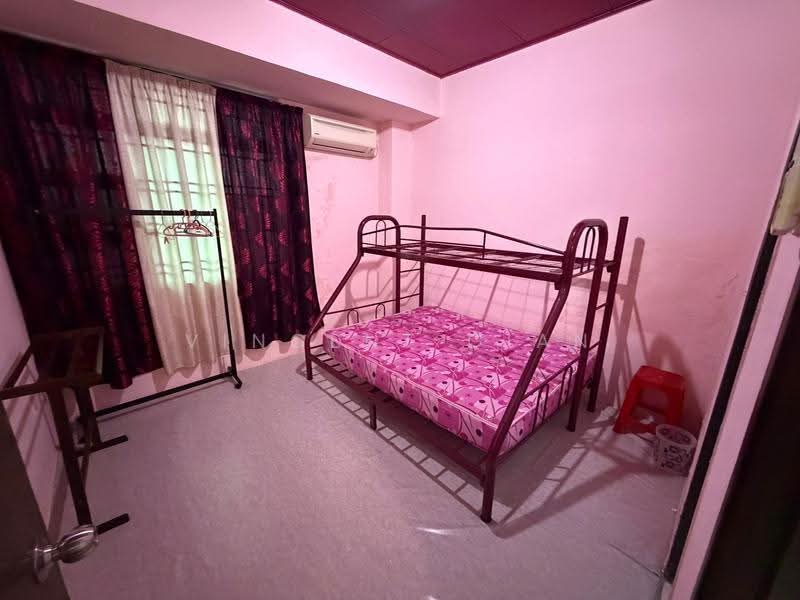 Rumah Flat untuk Dijual di Taman Ehsan Jaya - Vincent Gian - Bedroom - PropertyGuru.com.my
