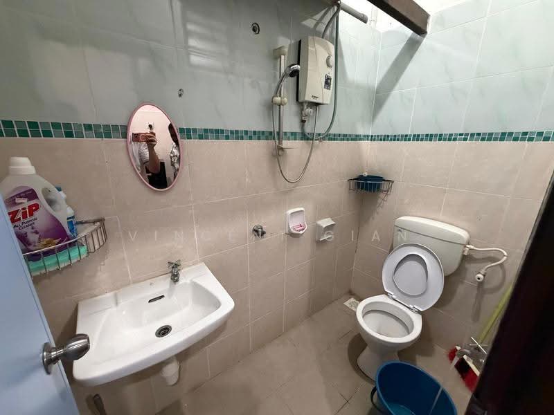 Rumah Flat untuk Dijual di Taman Ehsan Jaya - Vincent Gian - Bathroom - PropertyGuru.com.my