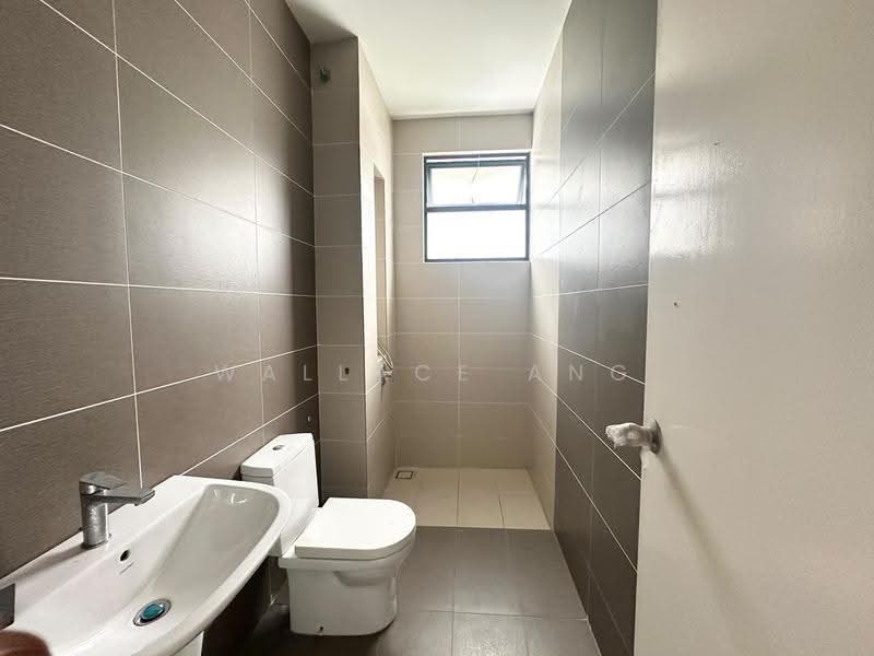 Rumah Berkembar untuk Dijual di Taman Desa Tebrau (Tebrau) - Wallace Ang - Bathroom - PropertyGuru.com.my