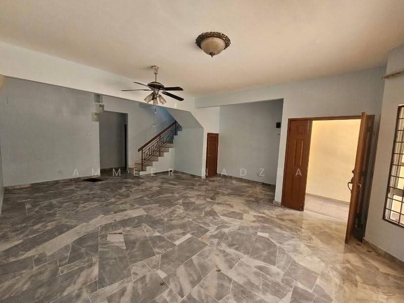 Rumah Teres 2-Tingkat untuk Dijual di Taman Desa Mewah (Semenyih) - Ammeer Nadzrai - Living Room - PropertyGuru.com.my