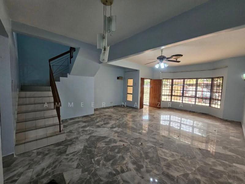 Rumah Teres 2-Tingkat untuk Dijual di Taman Desa Mewah (Semenyih) - Ammeer Nadzrai - Living Room - PropertyGuru.com.my