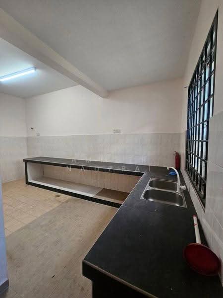 Rumah Teres 2-Tingkat untuk Dijual di Taman Desa Mewah (Semenyih) - Ammeer Nadzrai - Kitchen - PropertyGuru.com.my