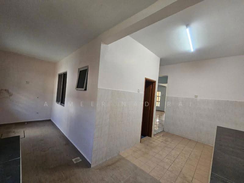 Rumah Teres 2-Tingkat untuk Dijual di Taman Desa Mewah (Semenyih) - Ammeer Nadzrai - Kitchen - PropertyGuru.com.my