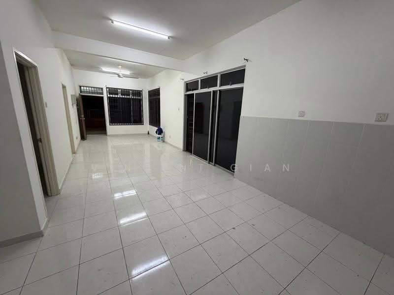 Rumah Teres 1-Tingkat untuk Dijual di Kangkar Pulai (Skudai) - Vincent Gian - Living Room - PropertyGuru.com.my