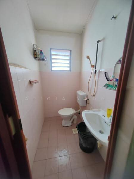2-storey Terraced House for Sale in Taman Melawati (Ulu Kelang) - Alicia Yeoh - Bathroom - PropertyGuru.com.my