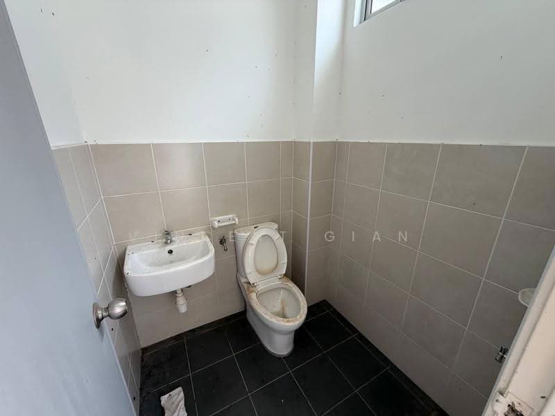 Rumah Teres untuk Dijual di Pasir Gudang (Johor) - Vincent Gian - Bathroom - PropertyGuru.com.my