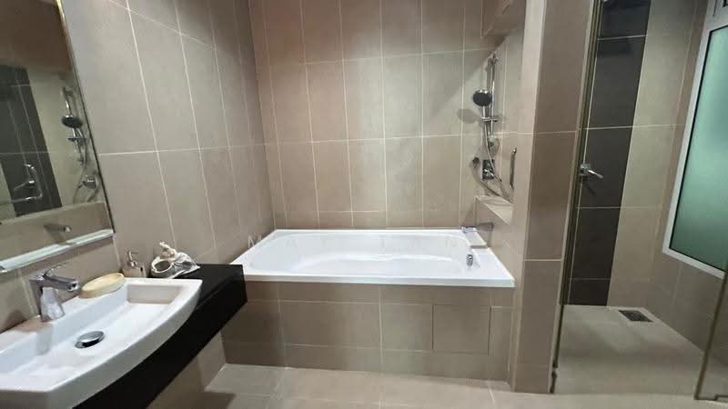 Kondominium untuk Disewa di Gurney Paragon - May Tan - Bathroom - PropertyGuru.com.my