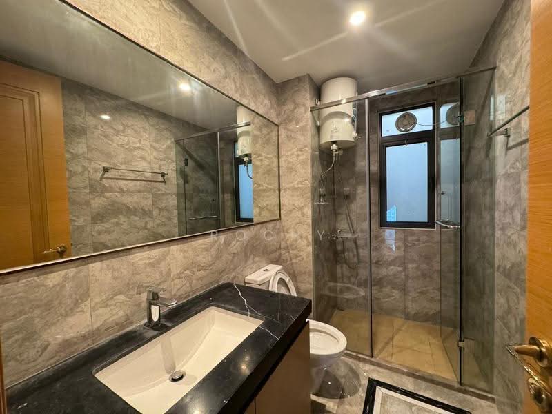 Kediaman Servis untuk Dijual di R&F Princess Cove Phase 1 - Rochy Ng - Bathroom - PropertyGuru.com.my