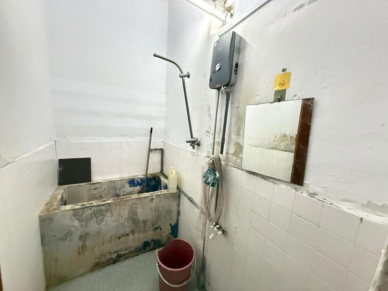 Rumah Teres untuk Dijual di Ayer Keroh (Melaka) - Elin Goh - Bathroom - PropertyGuru.com.my