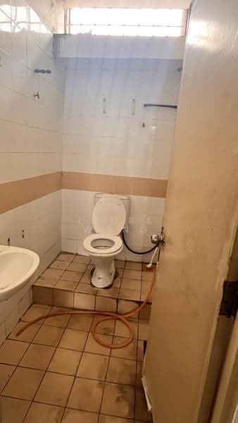 Shop / Office untuk Disewa di PJS 947500 (Subang Jaya) - Laura Wong - Bathroom - PropertyGuru.com.my
