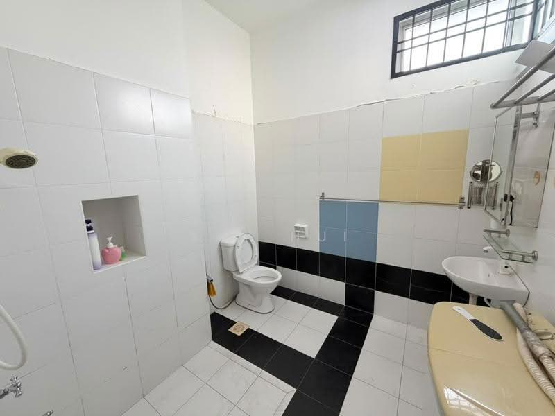 2-storey Terraced House for Sale in Setia Tropika (Johor Bahru) - Kok Hui - Bathroom - PropertyGuru.com.my