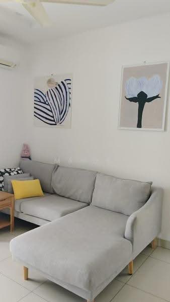 Kediaman Servis untuk Dijual di Woodsbury Suites - Mandy Tan - Living Room - PropertyGuru.com.my