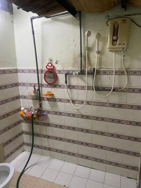 Flat for Sale at Taman Putri Kulai - Gyden Heng - Bathroom - PropertyGuru.com.my