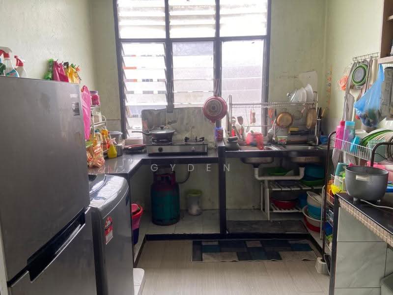 Flat for Sale at Taman Putri Kulai - Gyden Heng - Kitchen - PropertyGuru.com.my