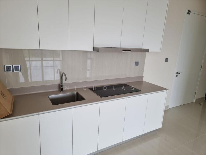 Kediaman Servis untuk Dijual di Senada Residence @ KLGCC Resort - Nicholas Ooi - Kitchen - PropertyGuru.com.my