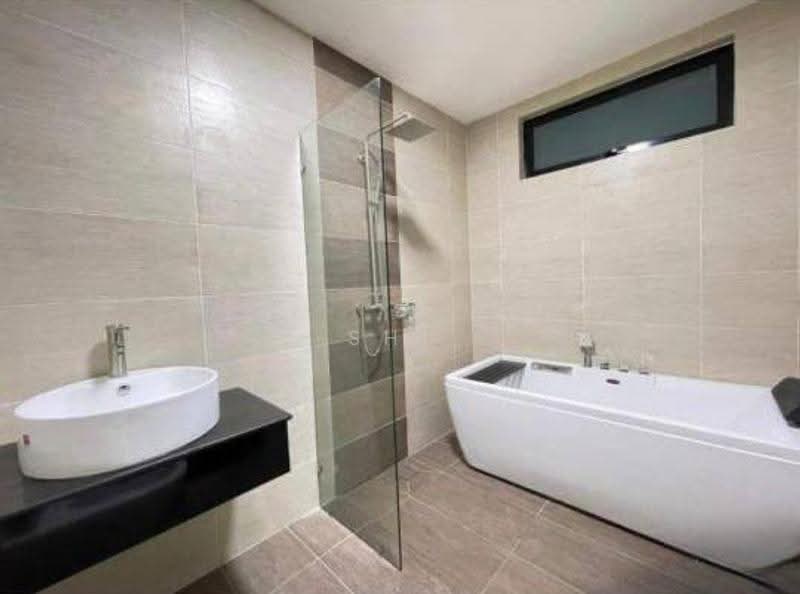 Service Residence for Sale at Molek Regency - Shi Ting - Bathroom - PropertyGuru.com.my