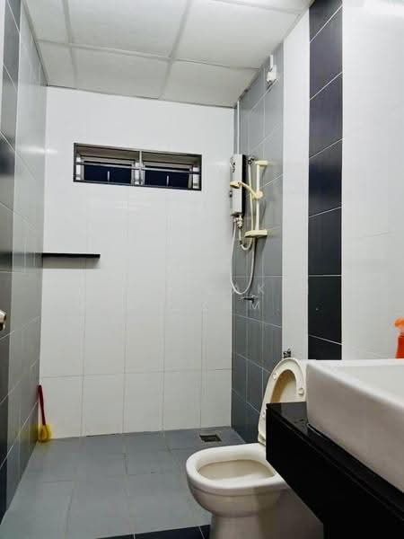 Condominium for Sale at The Wharf Residence - Mohd Zakri Mohd Zamberi - Bathroom - PropertyGuru.com.my