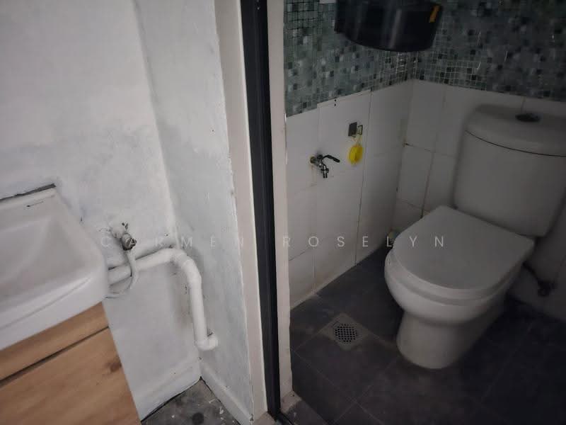 Pejabat untuk Dijual di Taman Maluri (Cheras) - Carmen Roselyn - Bathroom - PropertyGuru.com.my