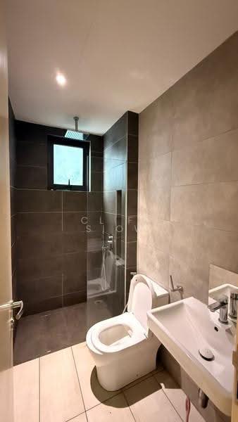 Kediaman Servis untuk Disewa di Sky Meridien - Cliff Siow - Bathroom - PropertyGuru.com.my