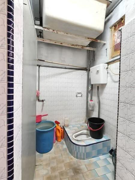 Rumah Flat untuk Dijual di Flat Taman Ungku Tun Aminah - Bess Wong - Bathroom - PropertyGuru.com.my