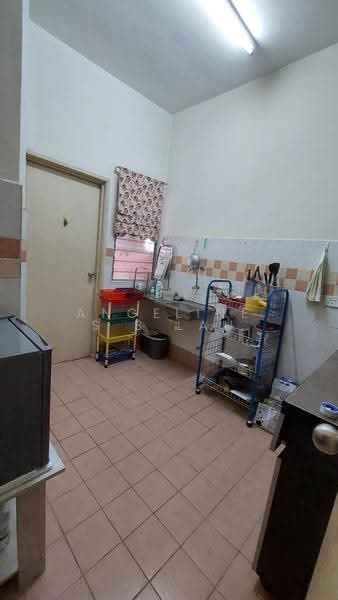 Rumah Teres 2-Tingkat untuk Dijual di Taman Bukit Subang (Shah Alam) - Angeline S B Lau - Kitchen - PropertyGuru.com.my