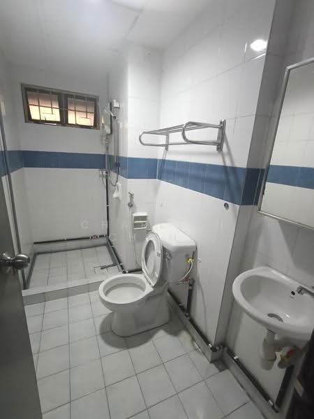 Pangsapuri untuk Disewa di Anjung Hijau (Greenfields) - Charlson Chong - Bathroom - PropertyGuru.com.my