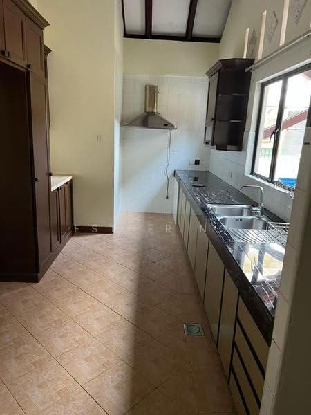 Bungalow House untuk Dijual di Bukit Gita Bayu (Seri Kembangan) - Esther Ng - Kitchen - PropertyGuru.com.my