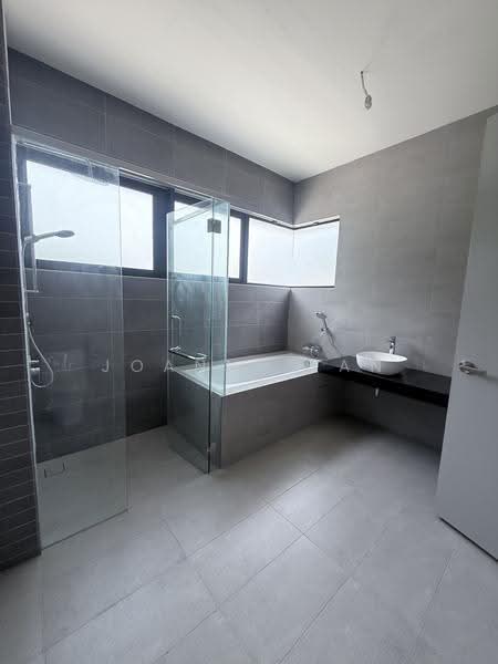 Bungalow House for Rent in Gombak (Selangor) - Joanne Tan - Bathroom - PropertyGuru.com.my